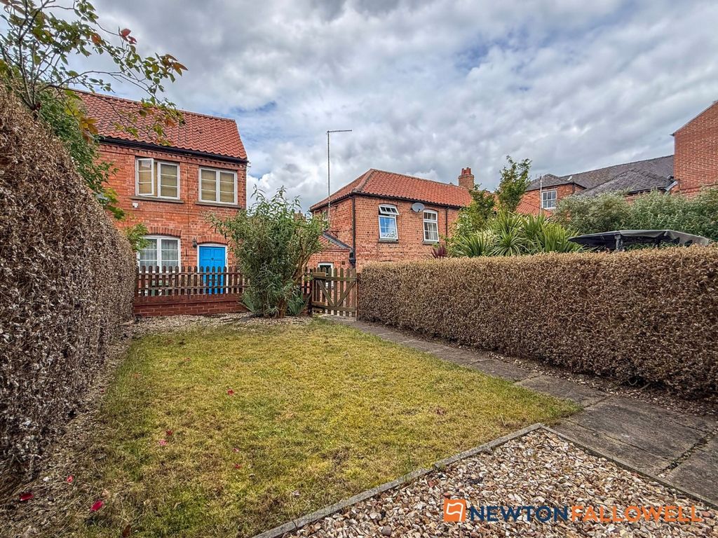 Property photo 3 of 15 Front Garden 2