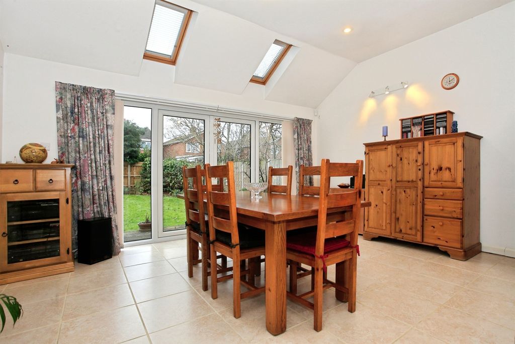 Property photo 1 of 26 Kitchen / Breakfast Room
