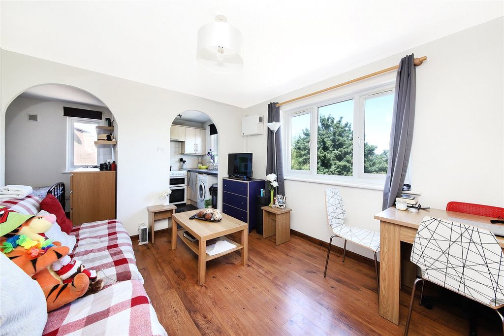 Property photo 1 of 6 Studio