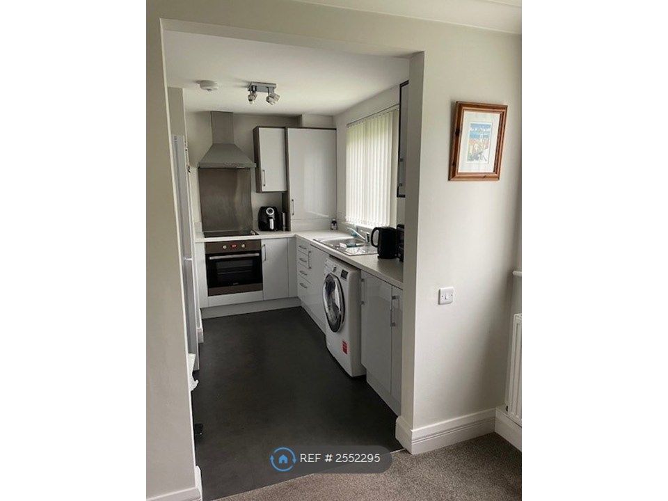 Property photo 2 of 8 Kitchen