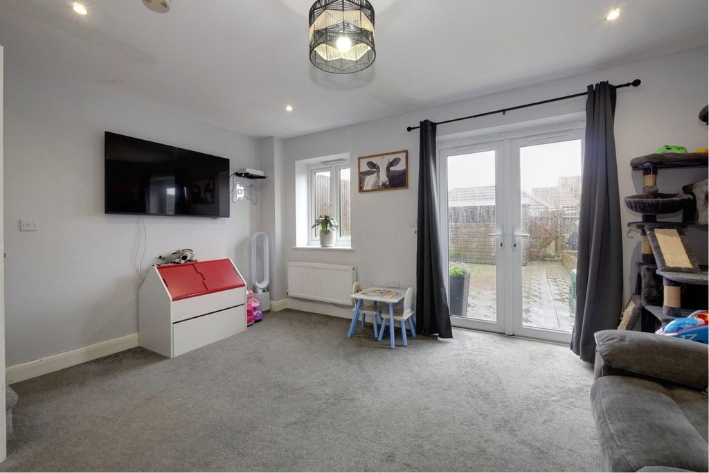 Property photo 3 of 19