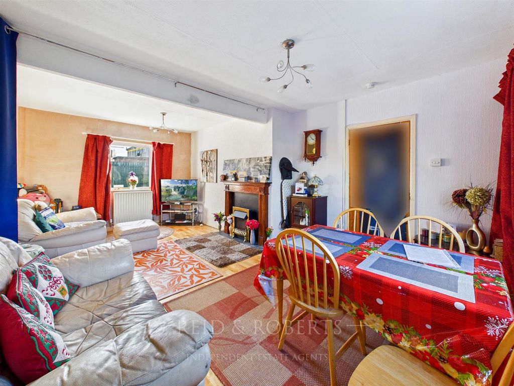 Property photo 2 of 18 Cam03999G0-Pr0223-Still002.Jpg