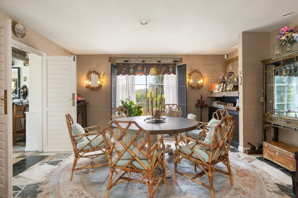 Property photo 3 of 15 Dining Room