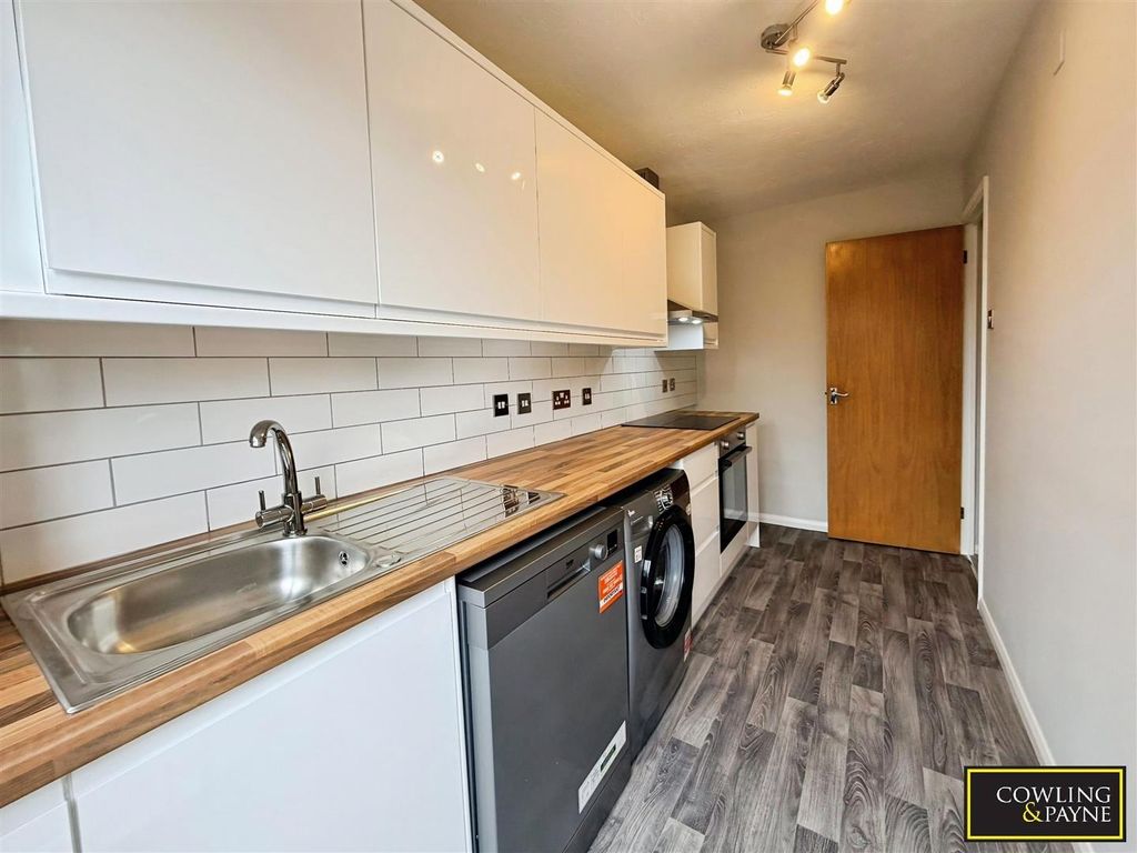 Property photo 3 of 12