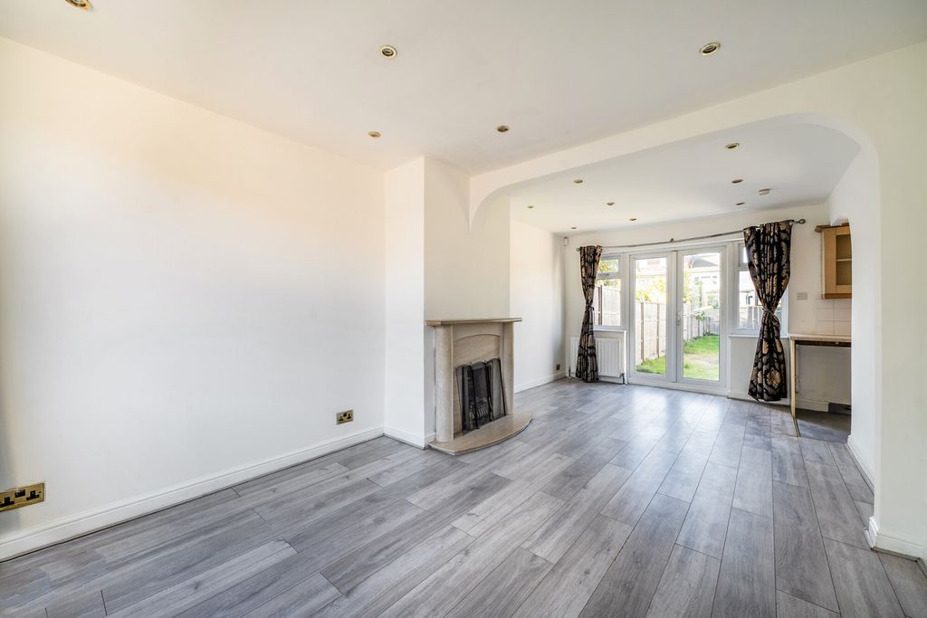 Property photo 3 of 17 1364084-7-68E3A52...