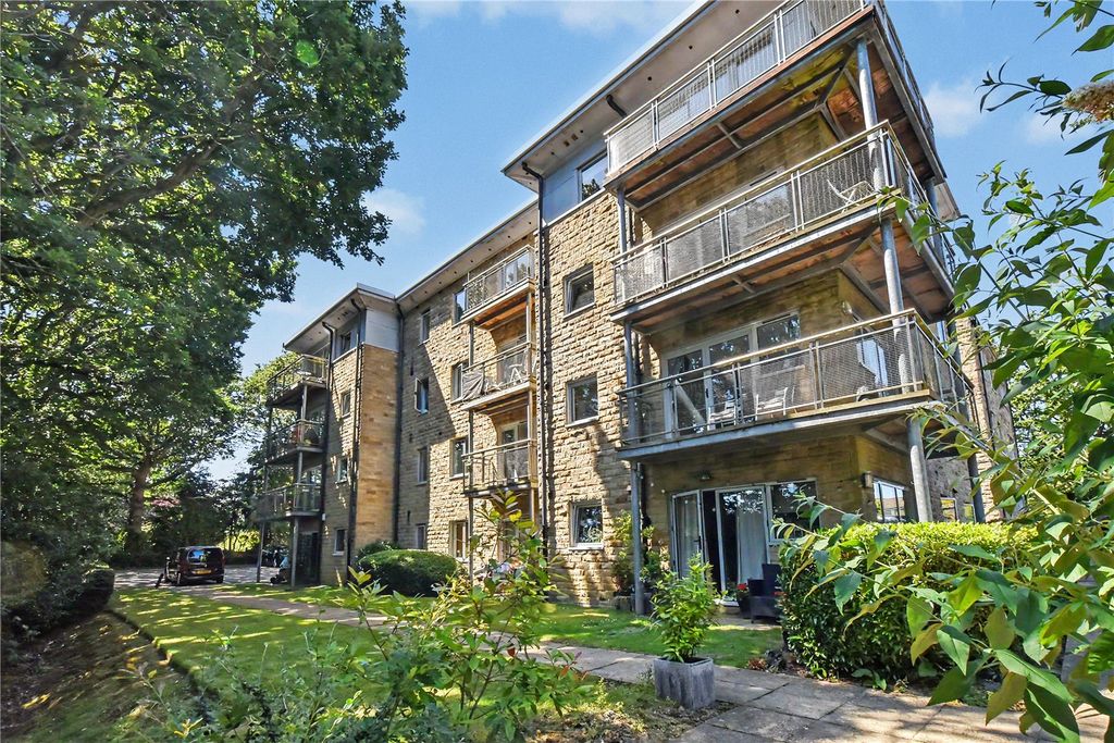 Property photo 1 of 16 Outside