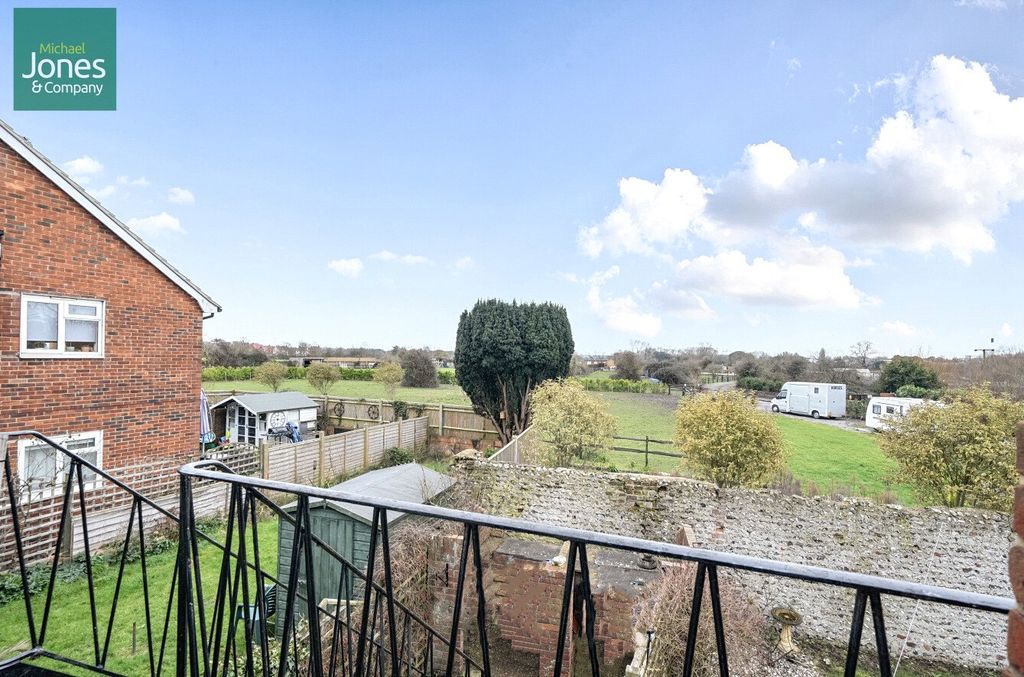 Property photo 2 of 12 Picture No. 11