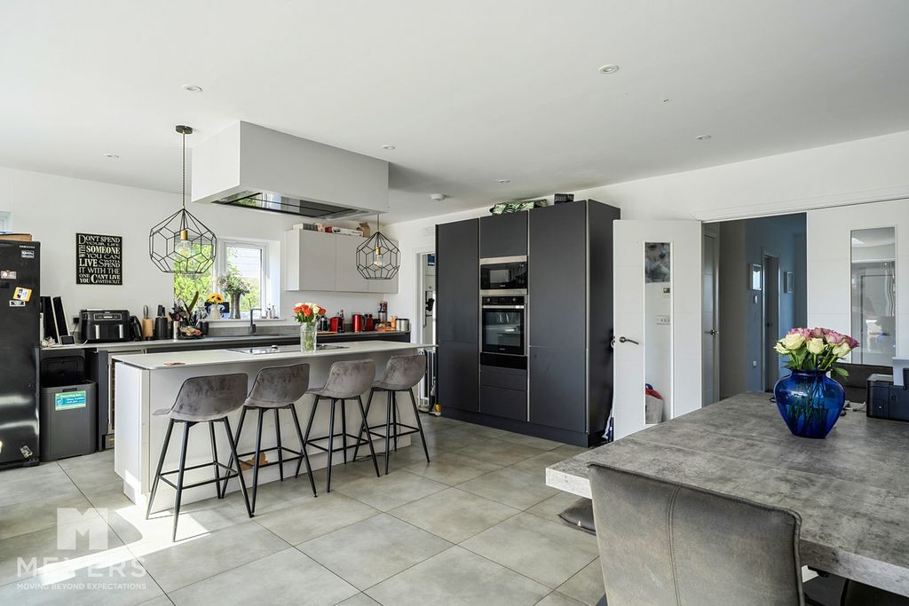 Property photo 2 of 24