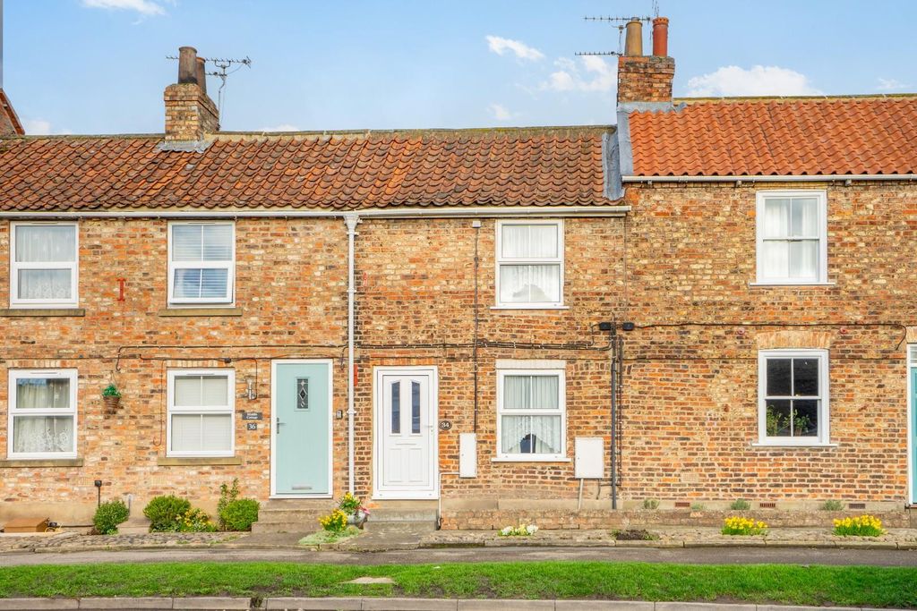 Property photo 1 of 15 Front (Exterior)