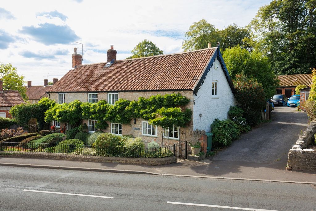 Property photo 1 of 37 4541770