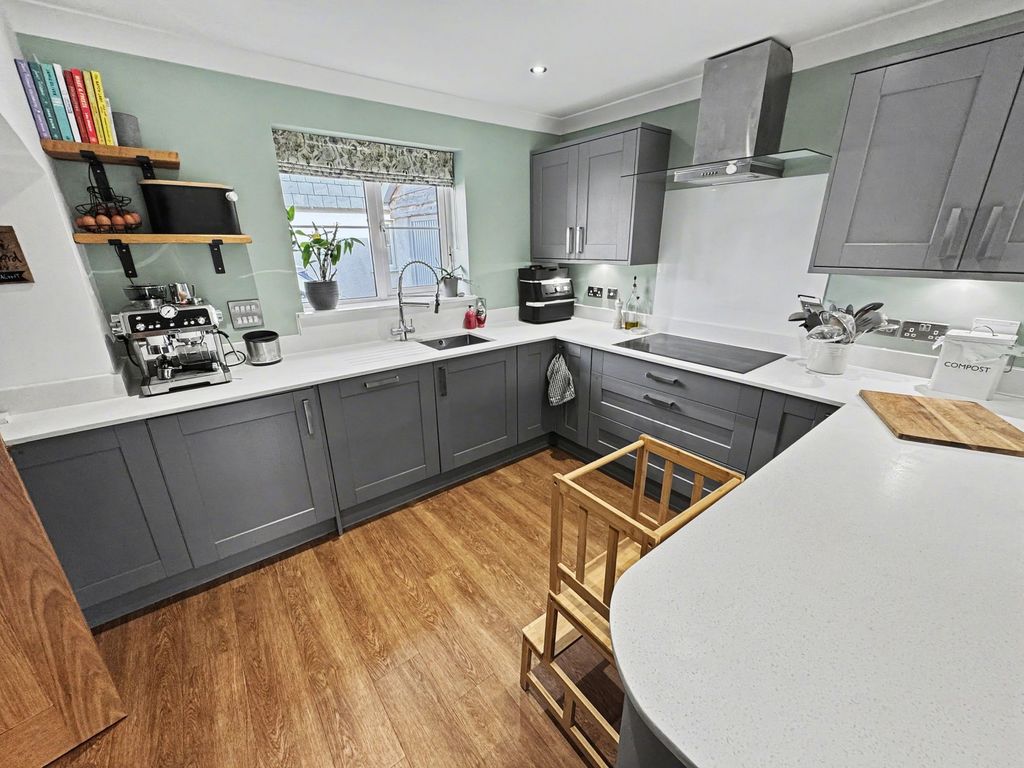 Property photo 2 of 23