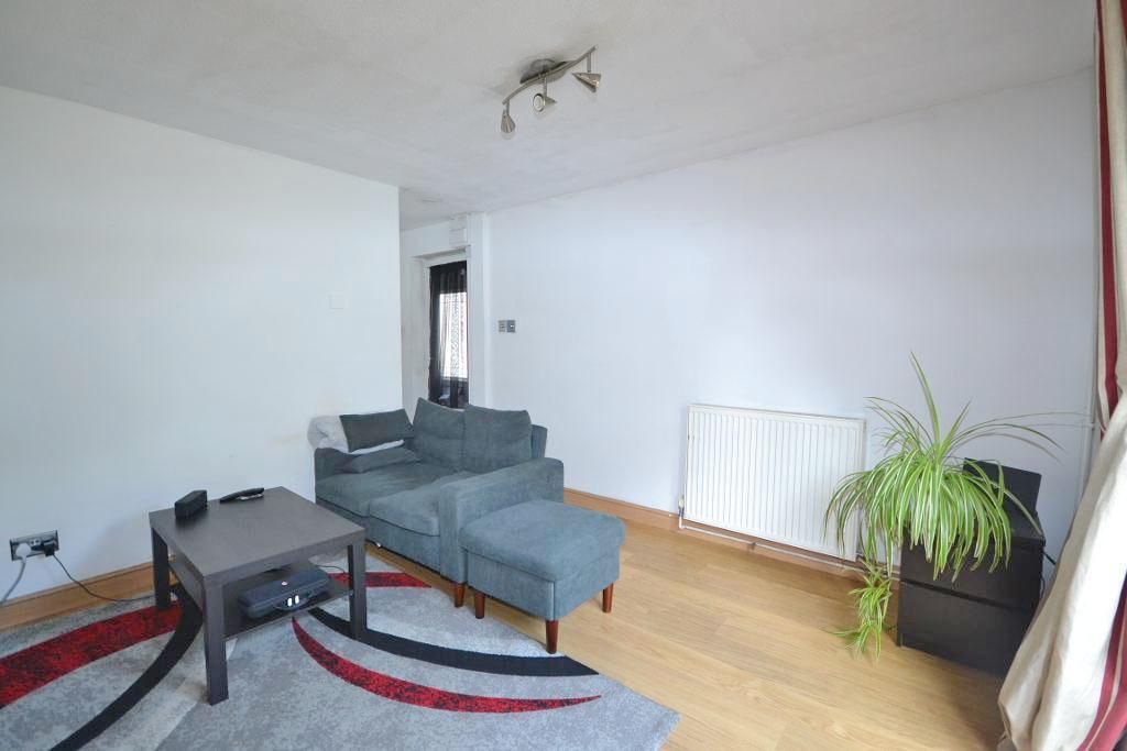 Property photo 3 of 16 Living Room