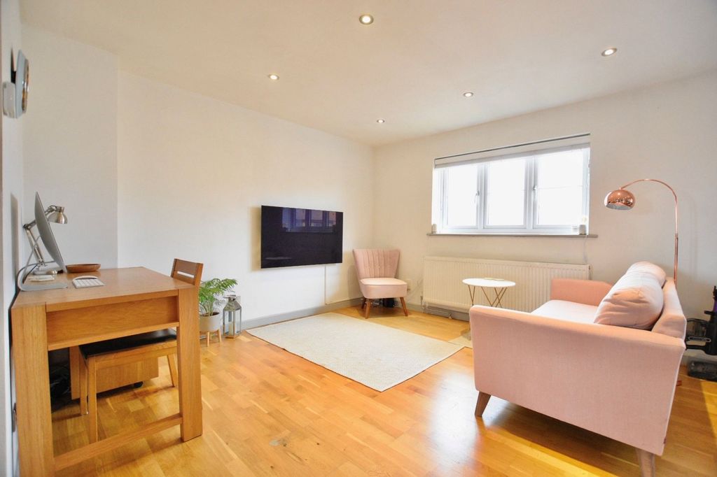 Property photo 3 of 12