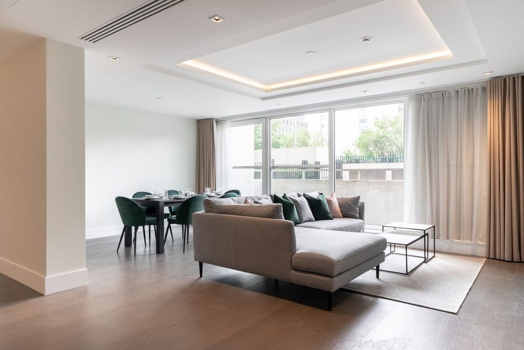 Property photo 2 of 20 Lord Kensington H...