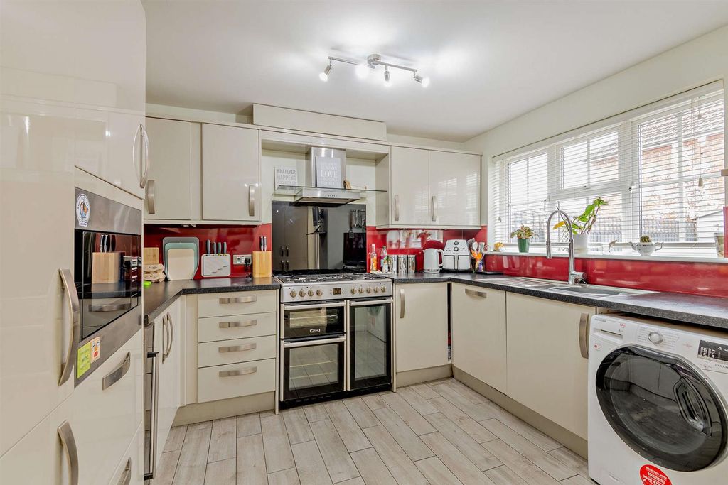 Property photo 3 of 20 Kitchen