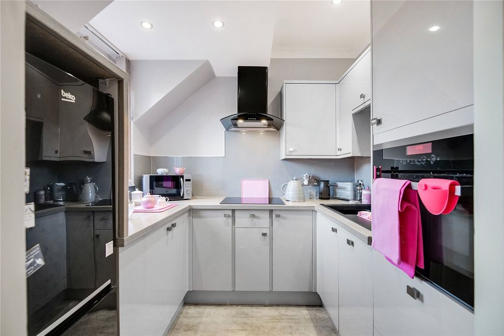 Property photo 3 of 15 Kitchen