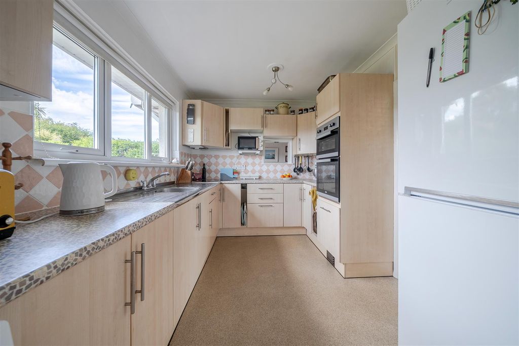 Property photo 3 of 22 1457596-13-6A05d1B6d9Fea.Jpg