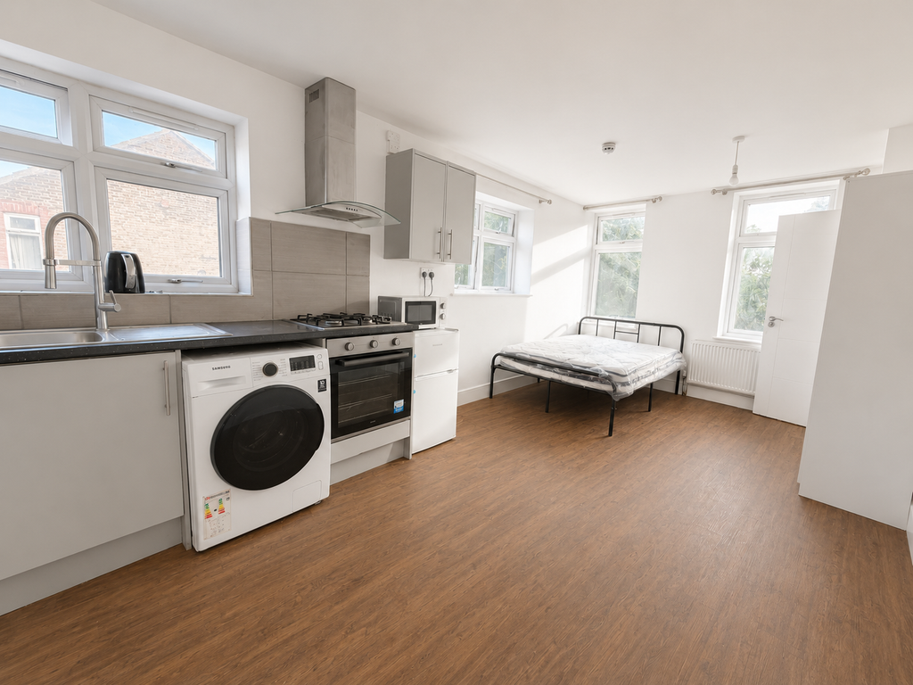 Property photo 1 of 3 Studio