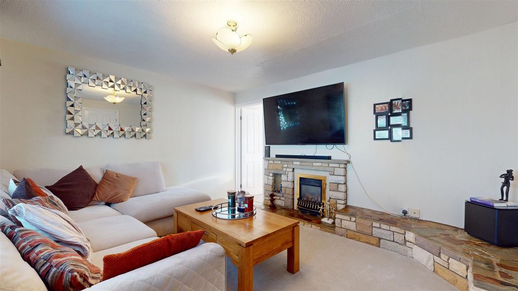 Property photo 2 of 17 10282025_210740.Jpg