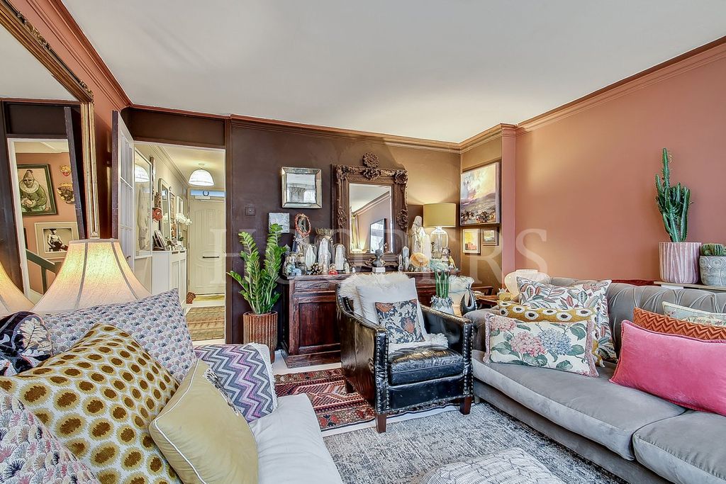 Property photo 3 of 10