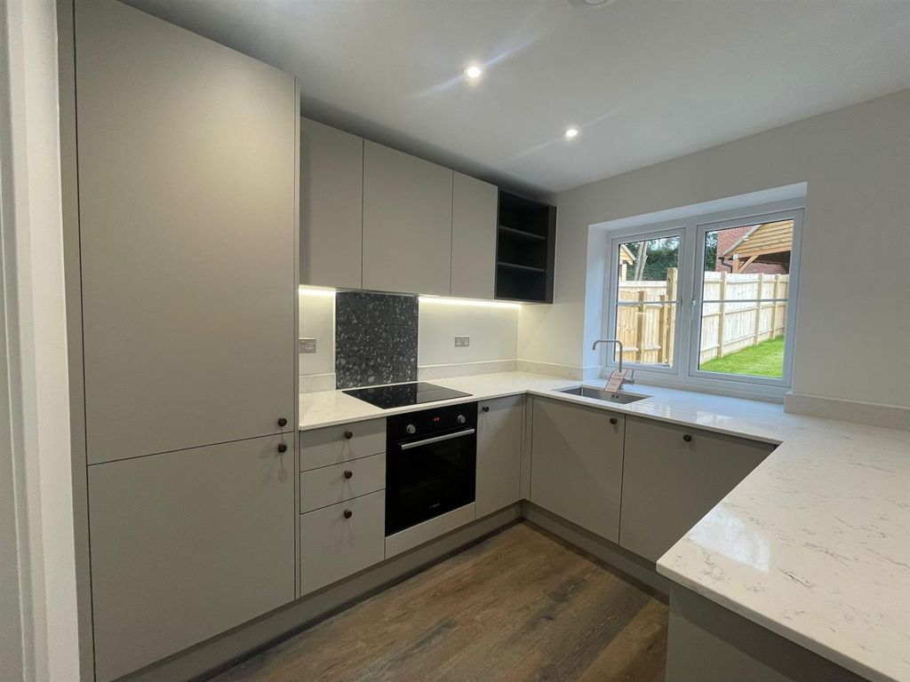 Property photo 3 of 15 Kitchen.Jpeg