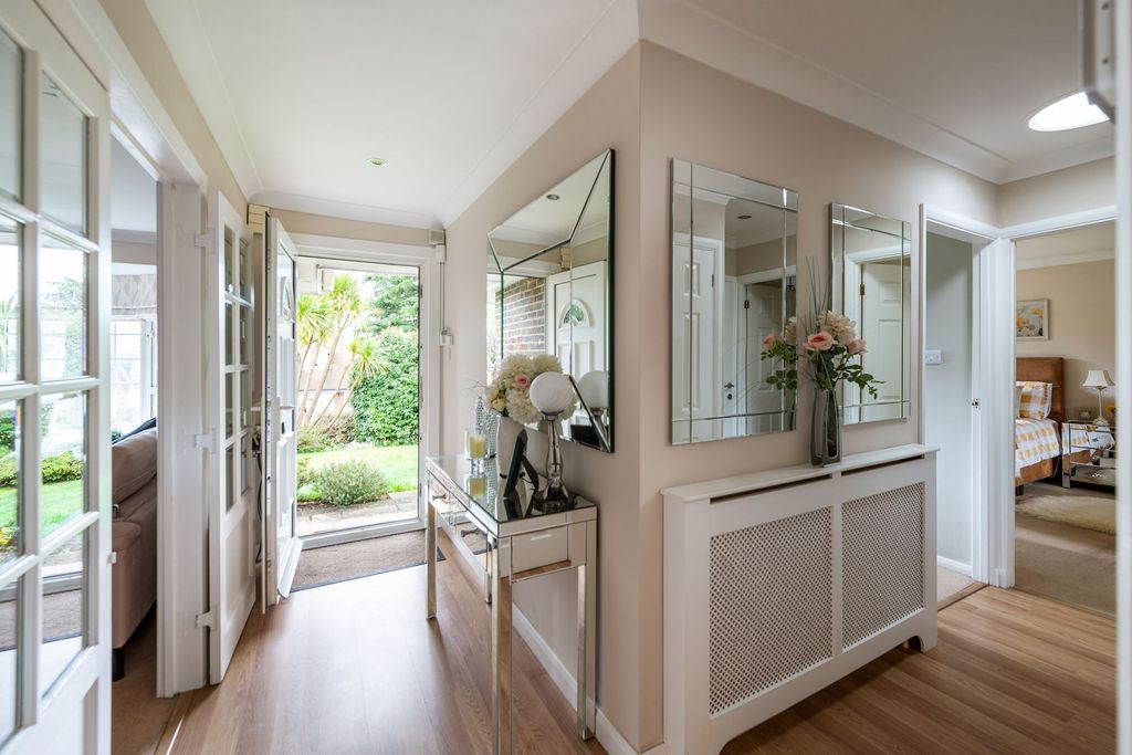 Property photo 3 of 32