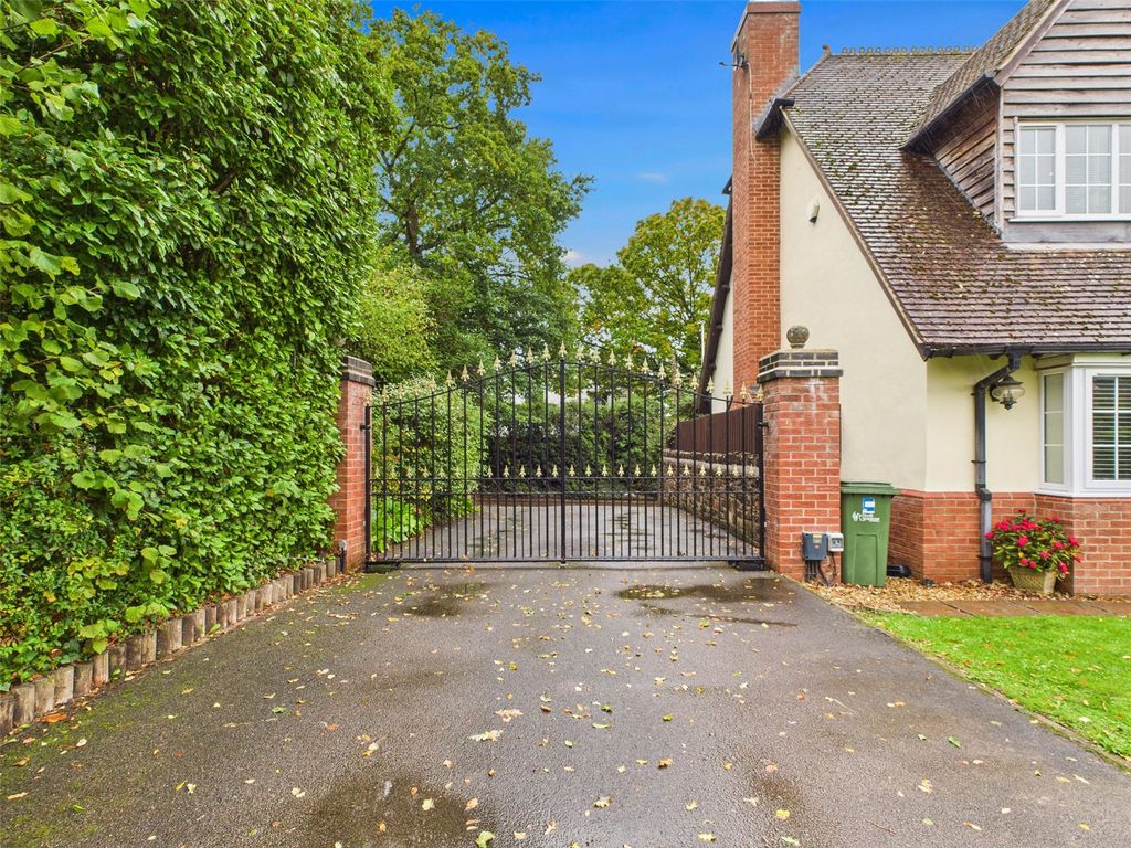 Property photo 2 of 29 Picture No. 11