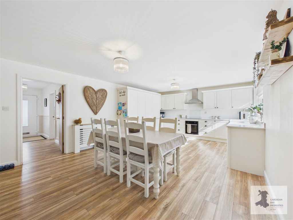 Property photo 1 of 34 Kitchen/Diner