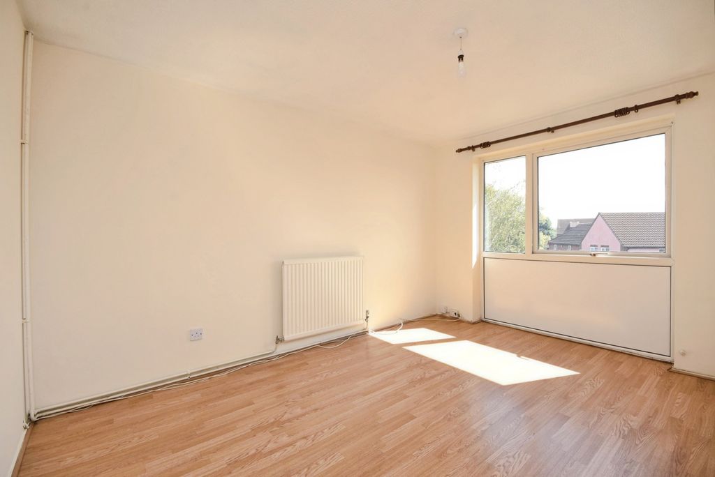 Property photo 3 of 16 Bedroom