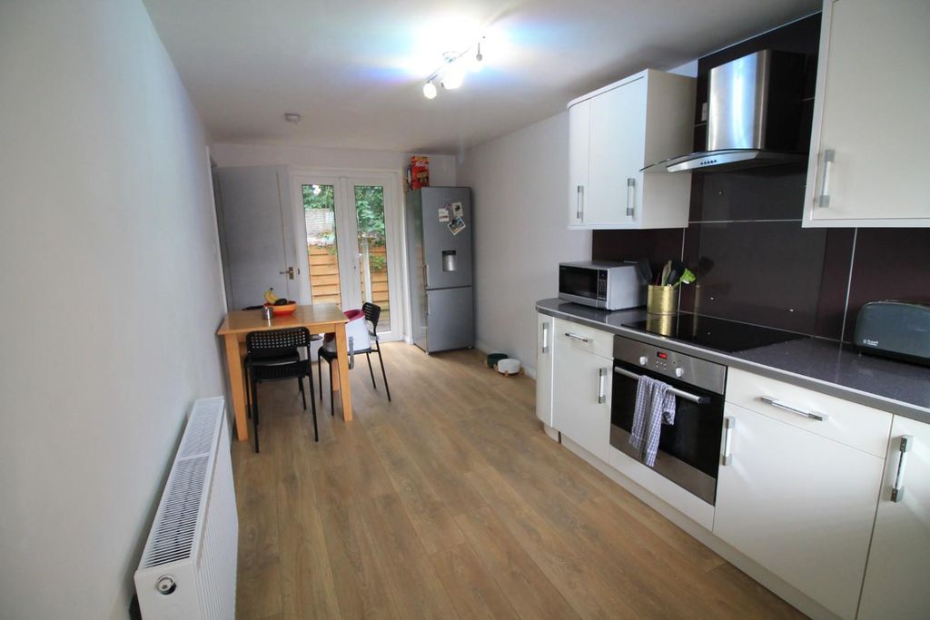 Property photo 2 of 9 Kitchen.Jpg