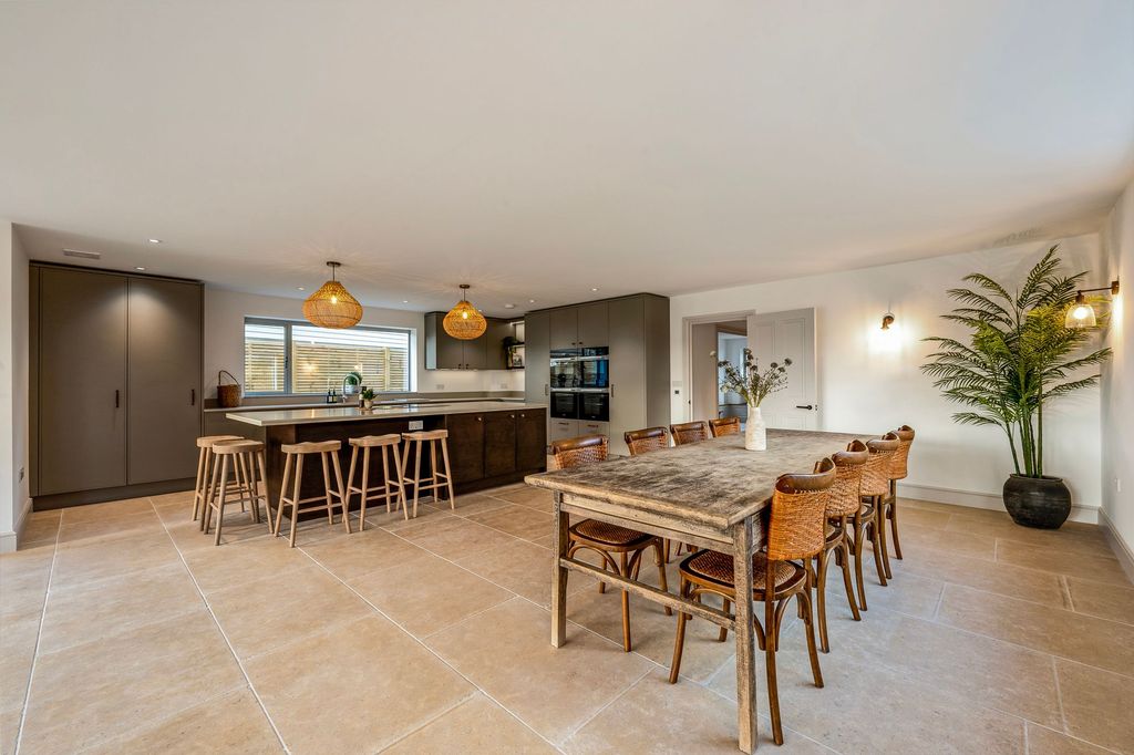 Property photo 3 of 30