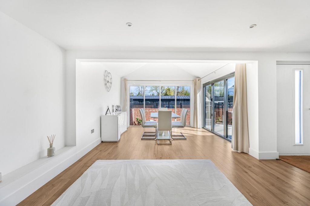 Property photo 2 of 23 Dining Area