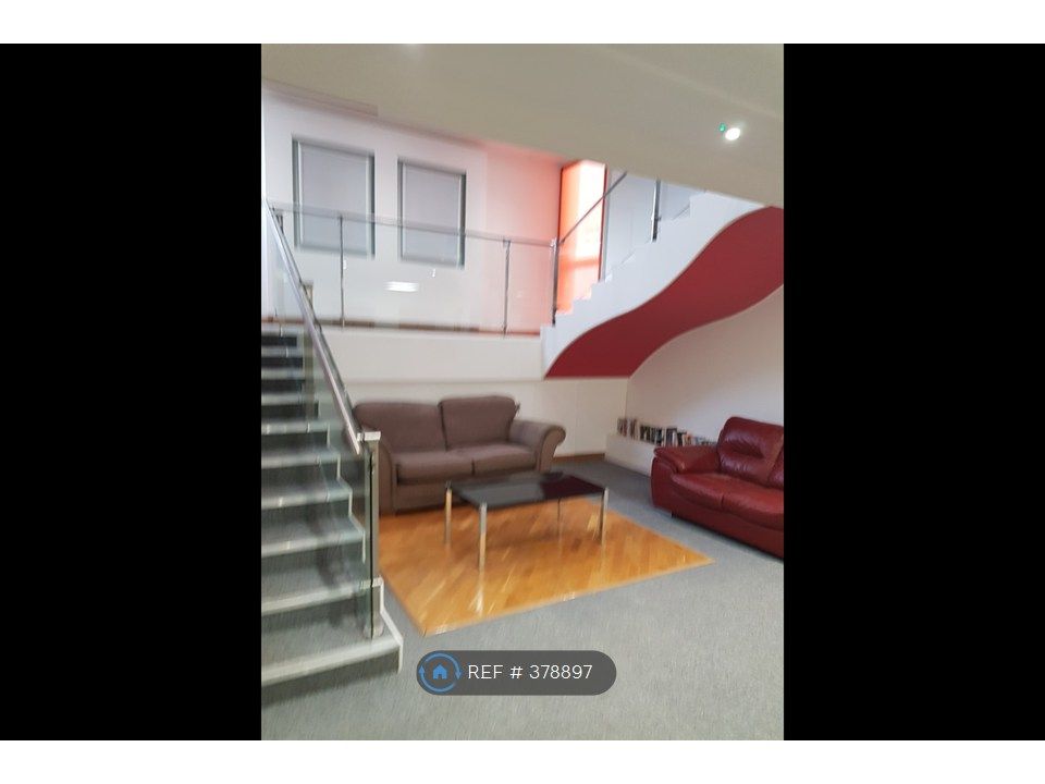 Property photo 3 of 6 Lobby