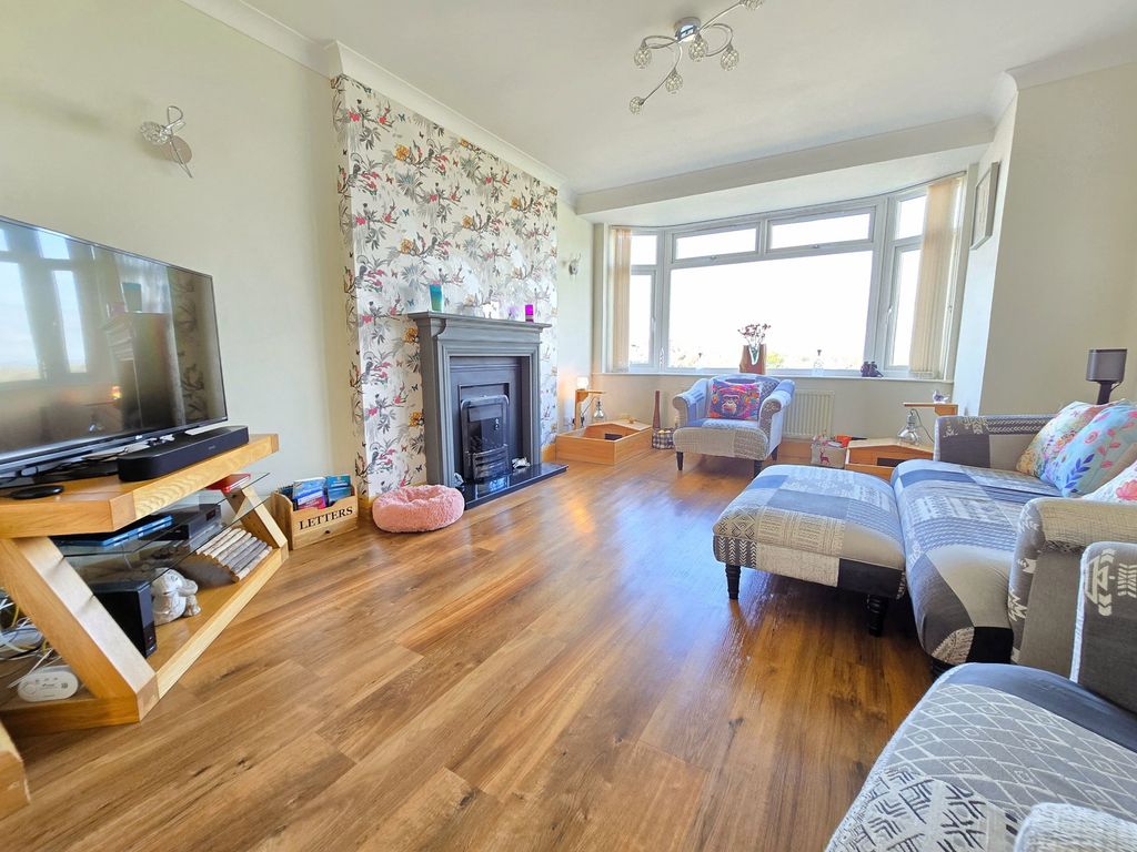 Property photo 3 of 28