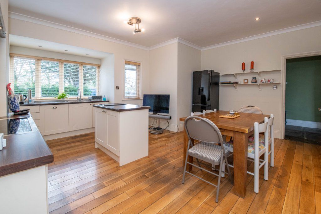 Property photo 3 of 21 Dining Kitchen