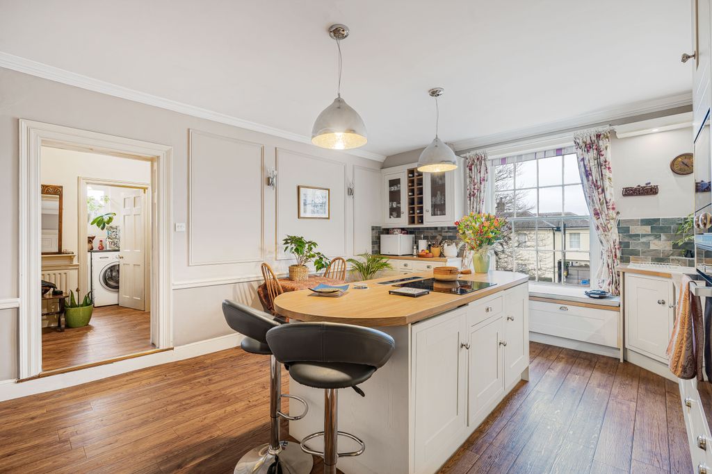 Property photo 1 of 31