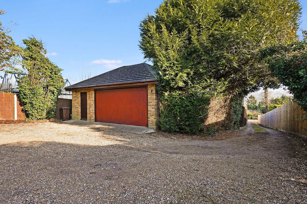 Property photo 3 of 29