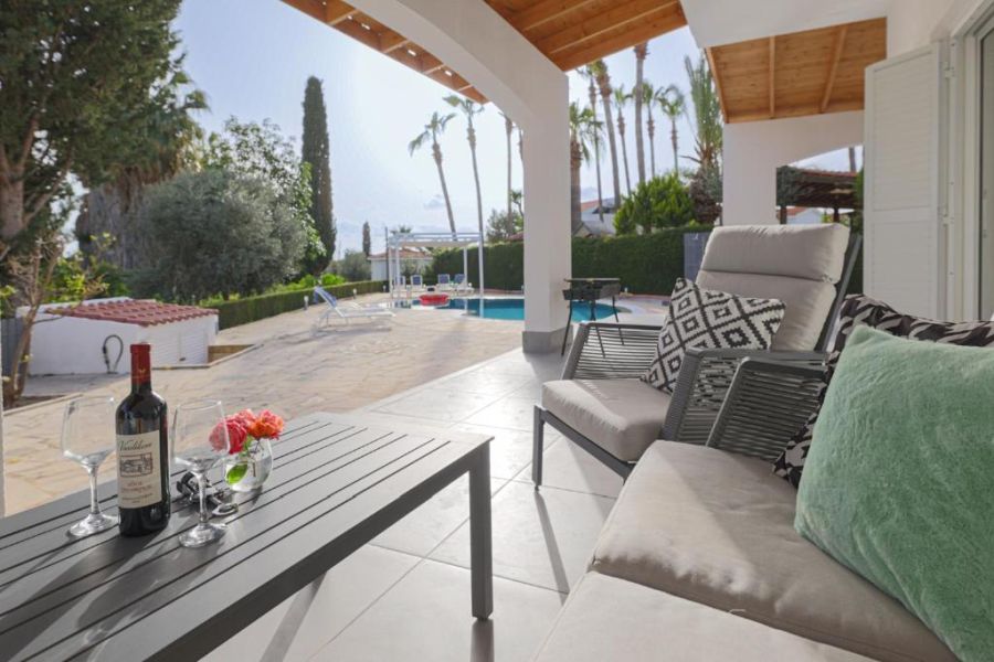 Property photo 2 of 27