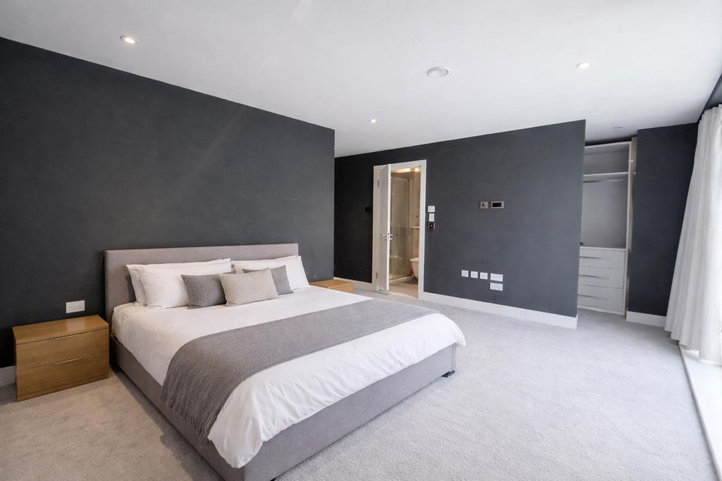 Property photo 2 of 7 Image