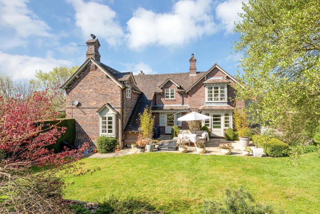 Property photo 2 of 34 Terrace