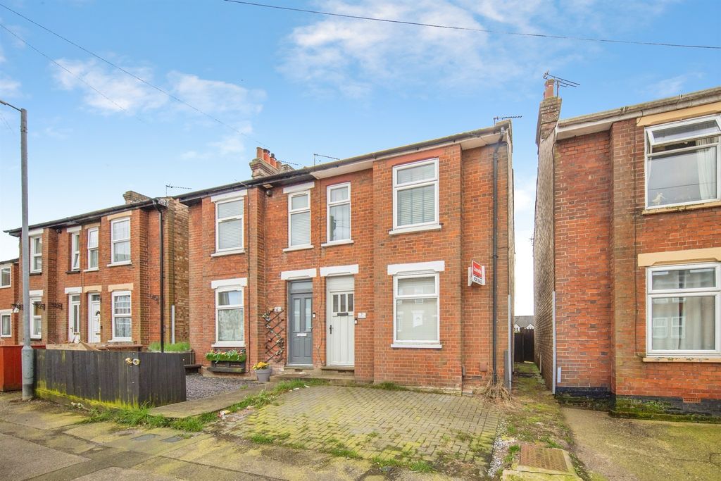 Property photo 1 of 11