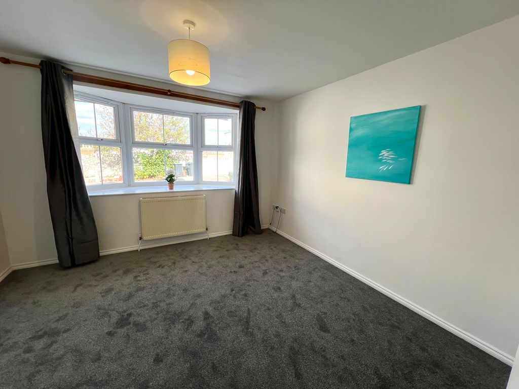 Property photo 1 of 7 Living Room