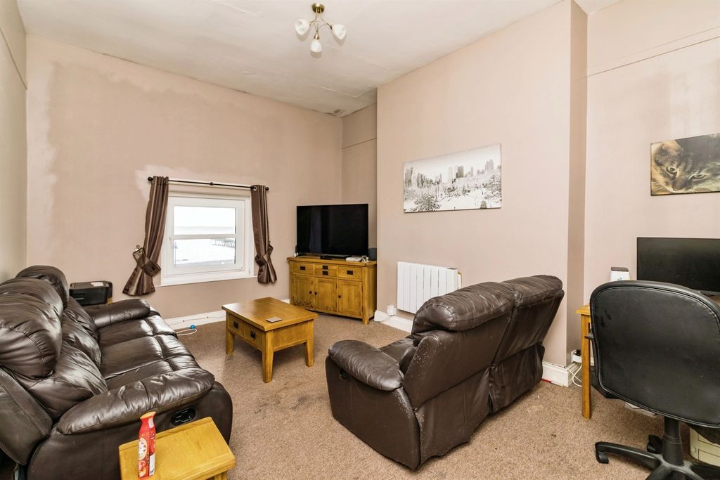 Additional image 4 of 5 bed flat for saleWellington Esplanade, Lowestoft NR33