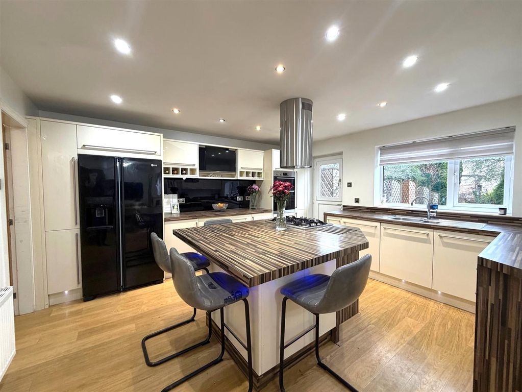 Property photo 3 of 34 E .Jpeg