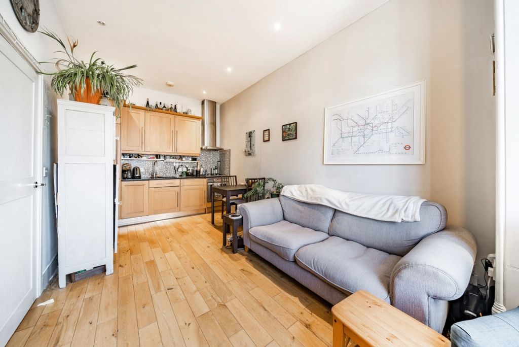 Property photo 2 of 7 1074870 (2)