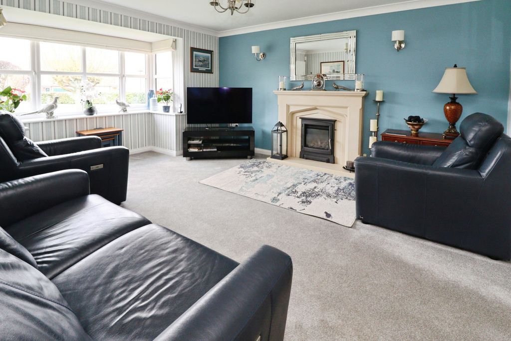 Property photo 2 of 27