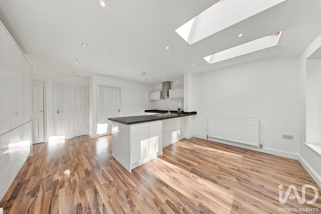 Property photo 2 of 45