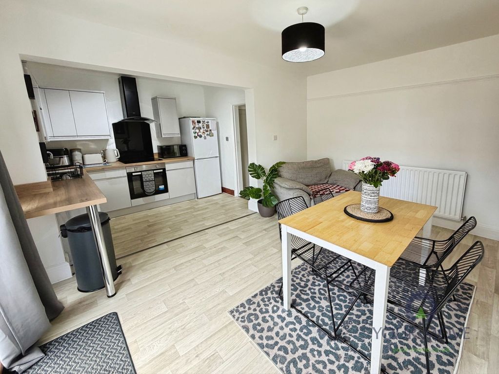 Property photo 3 of 12 Kitchen Diner