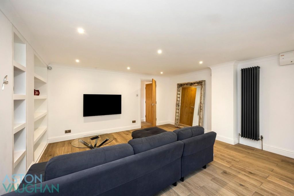 Property photo 2 of 17 4592241