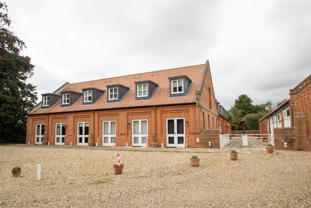 Property photo 1 of 11 Front External